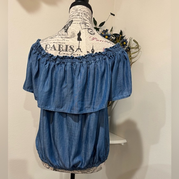 Crown & Ivy Blue Ruffled neckline Blouse with Tie Front size Large - Picture 5 of 8